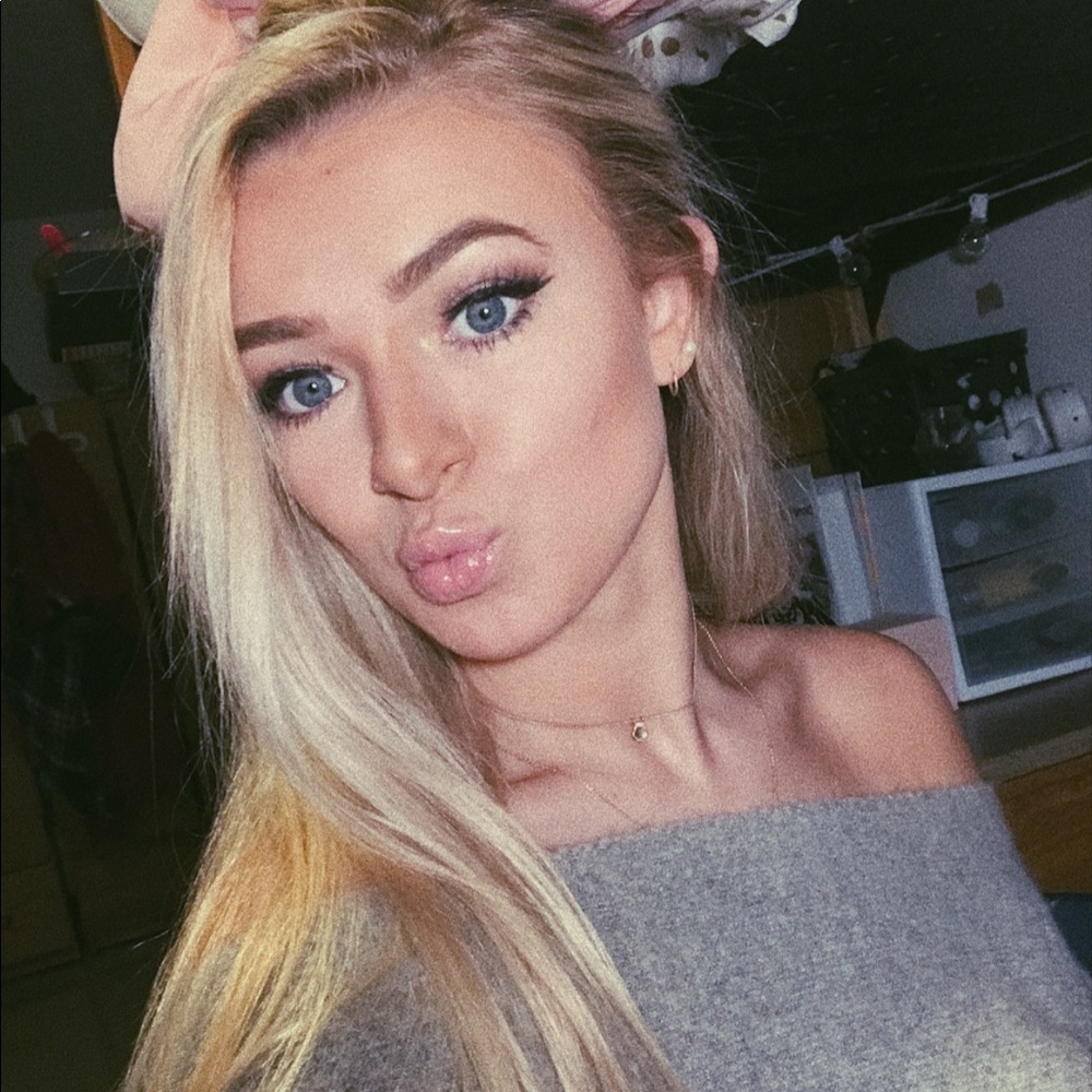 Meet your Posher, Claire